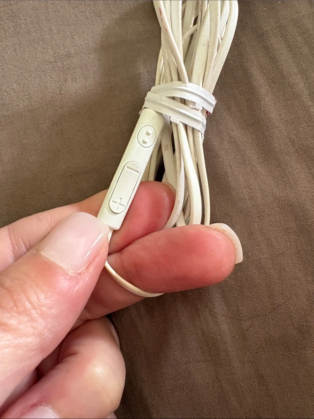 🌟 SAMSUNG: White Wired Earbud Earphones